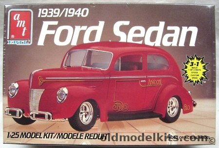 AMT 1/25 1939 / 1940 Ford Sedan - 3 In 1 Kit  Stock / Custom / Drag, 6522 plastic model kit